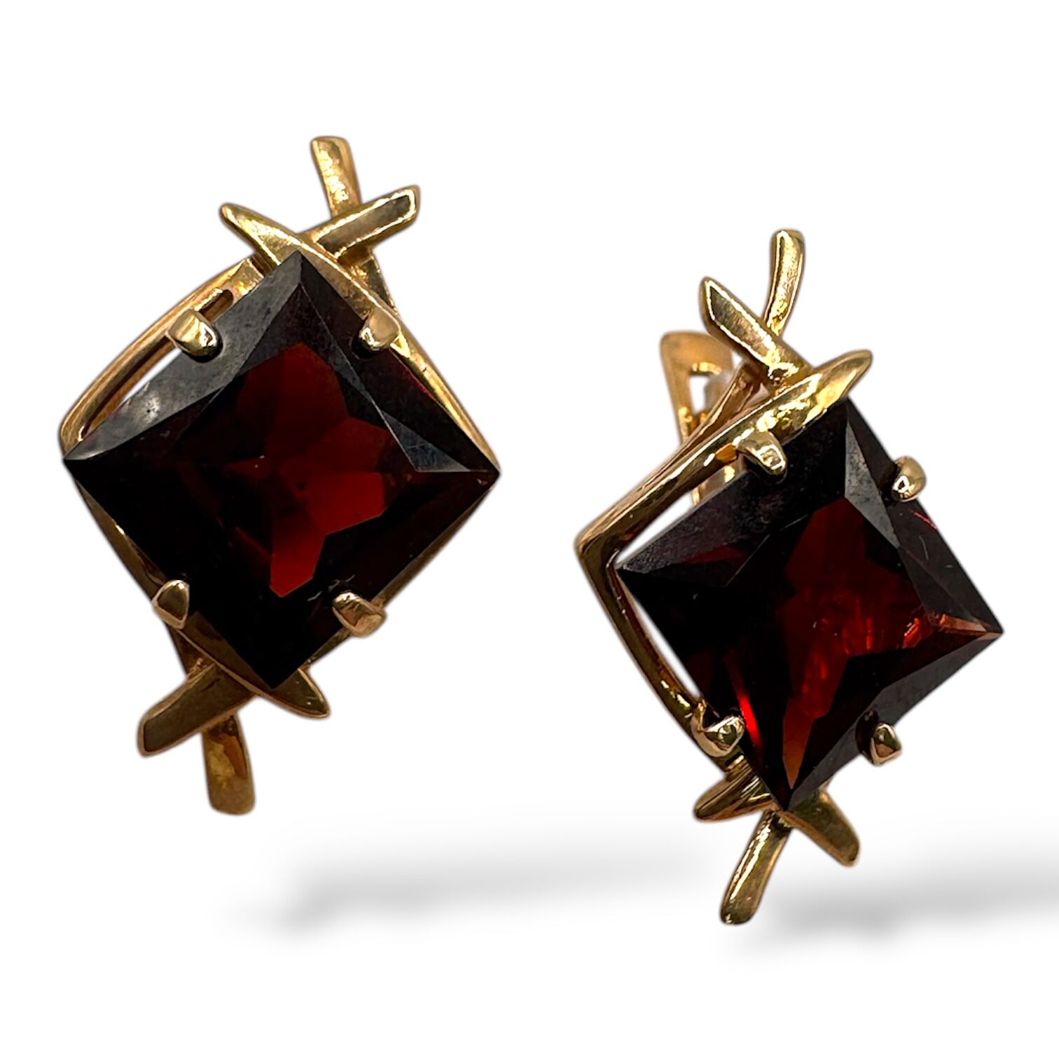 Золотые серьги с гранатом