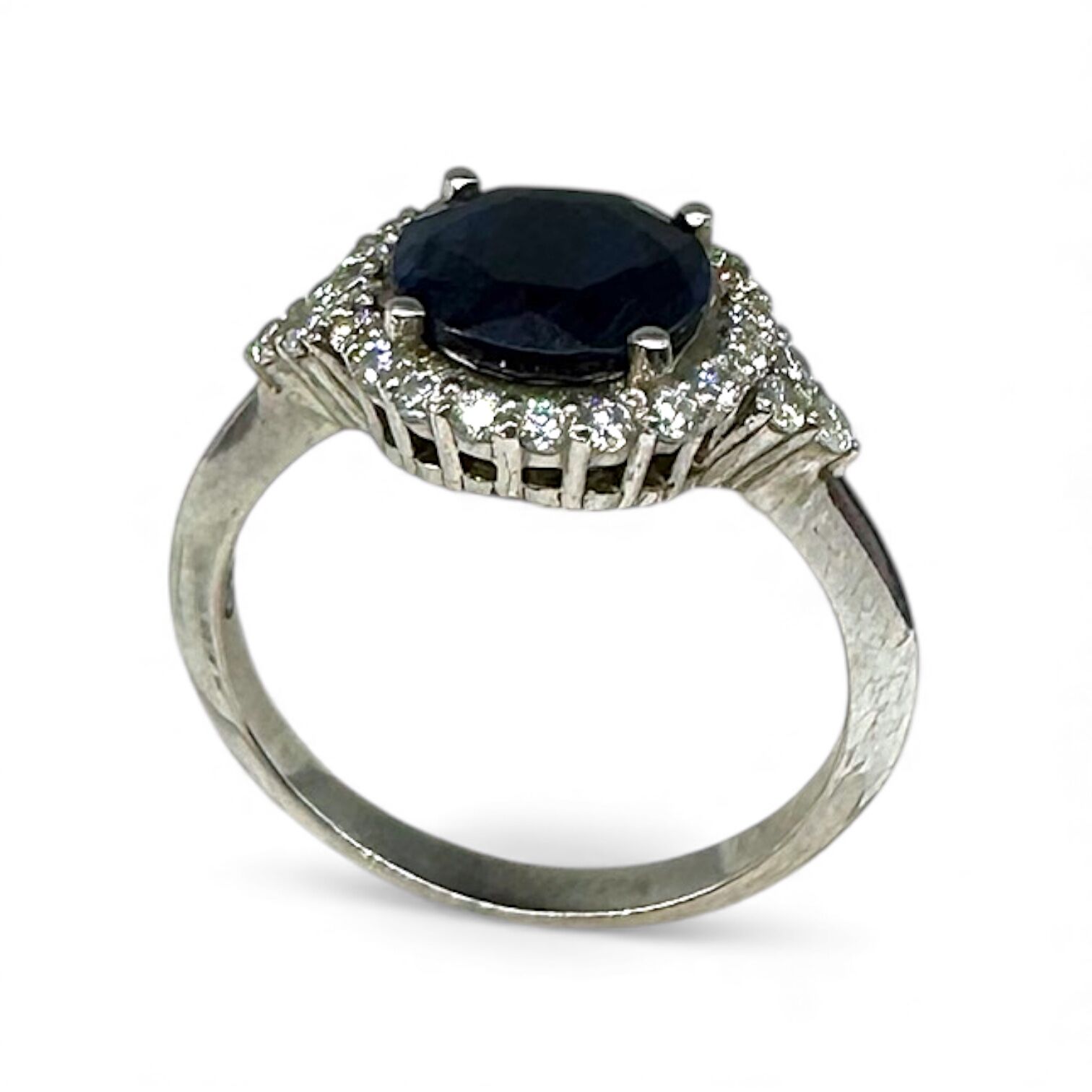 Срібна каблучка з сапфіром