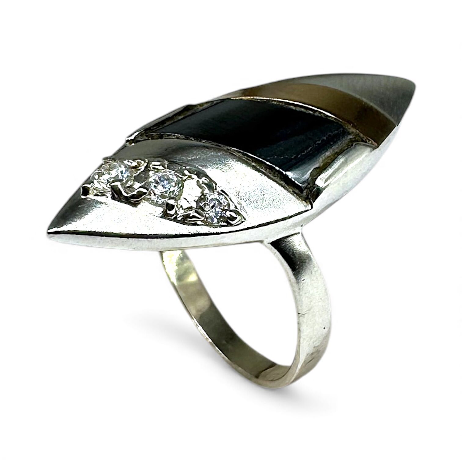 Серебряное кольцо с фианитами