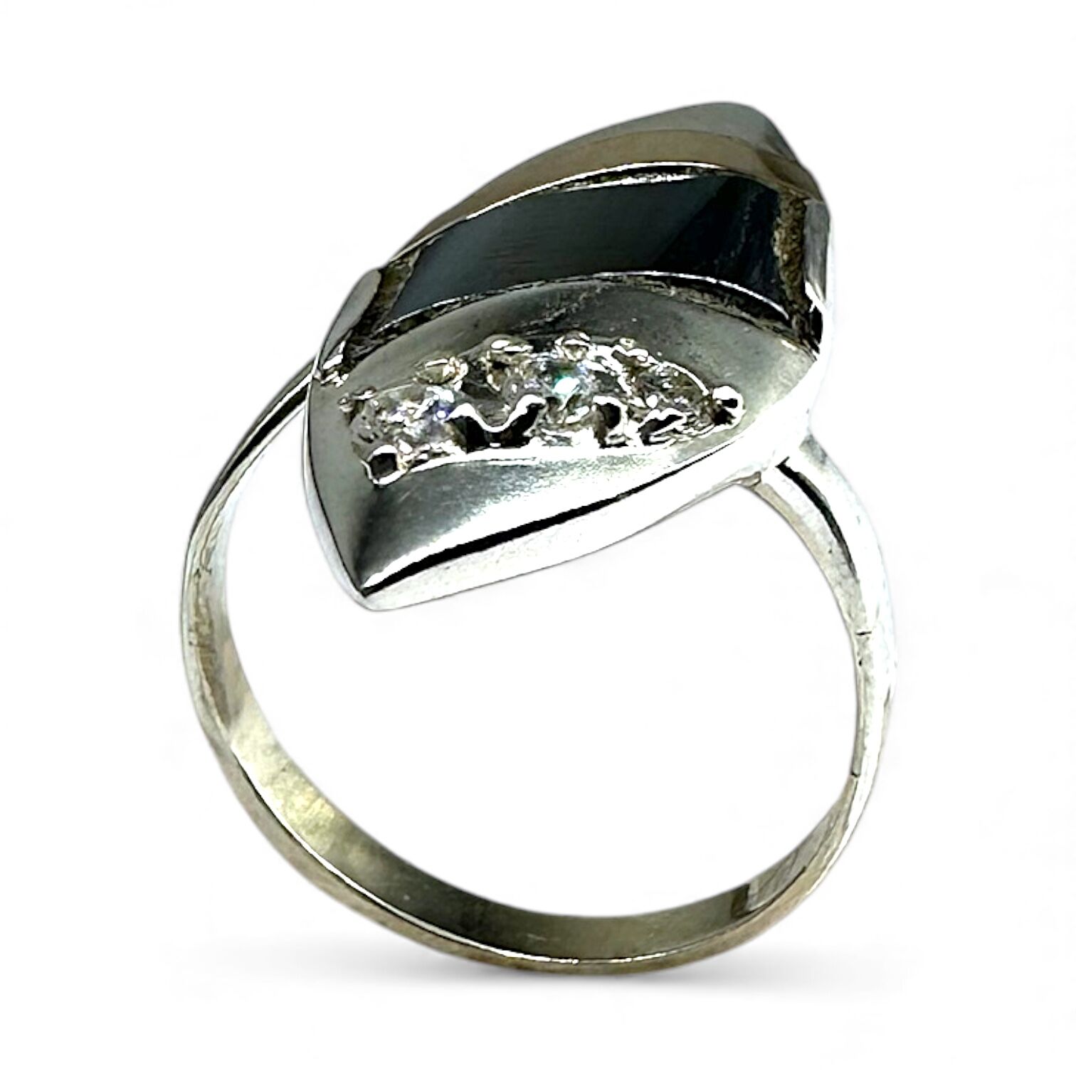 Серебряное кольцо с фианитами