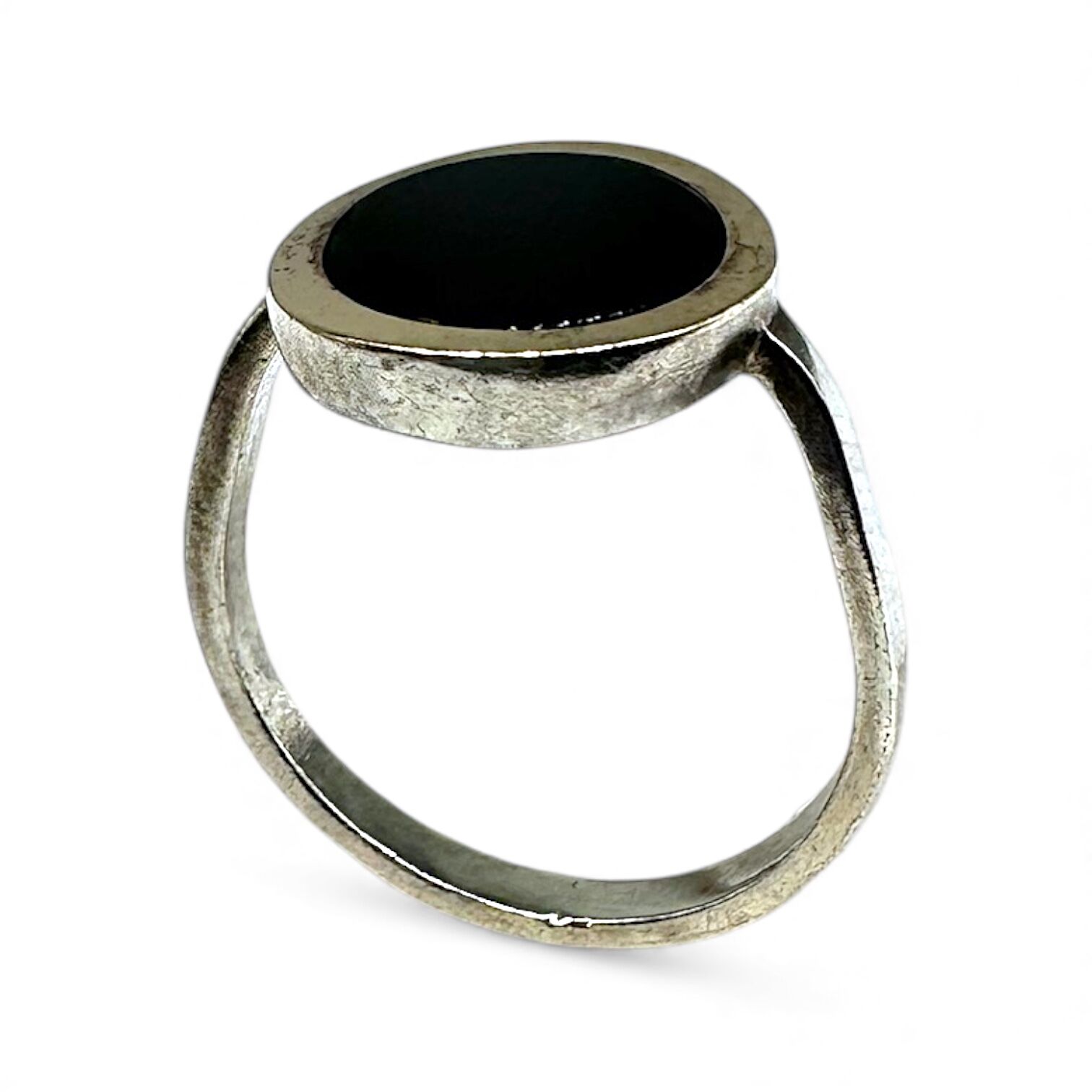 Срібна каблучка з емаллю