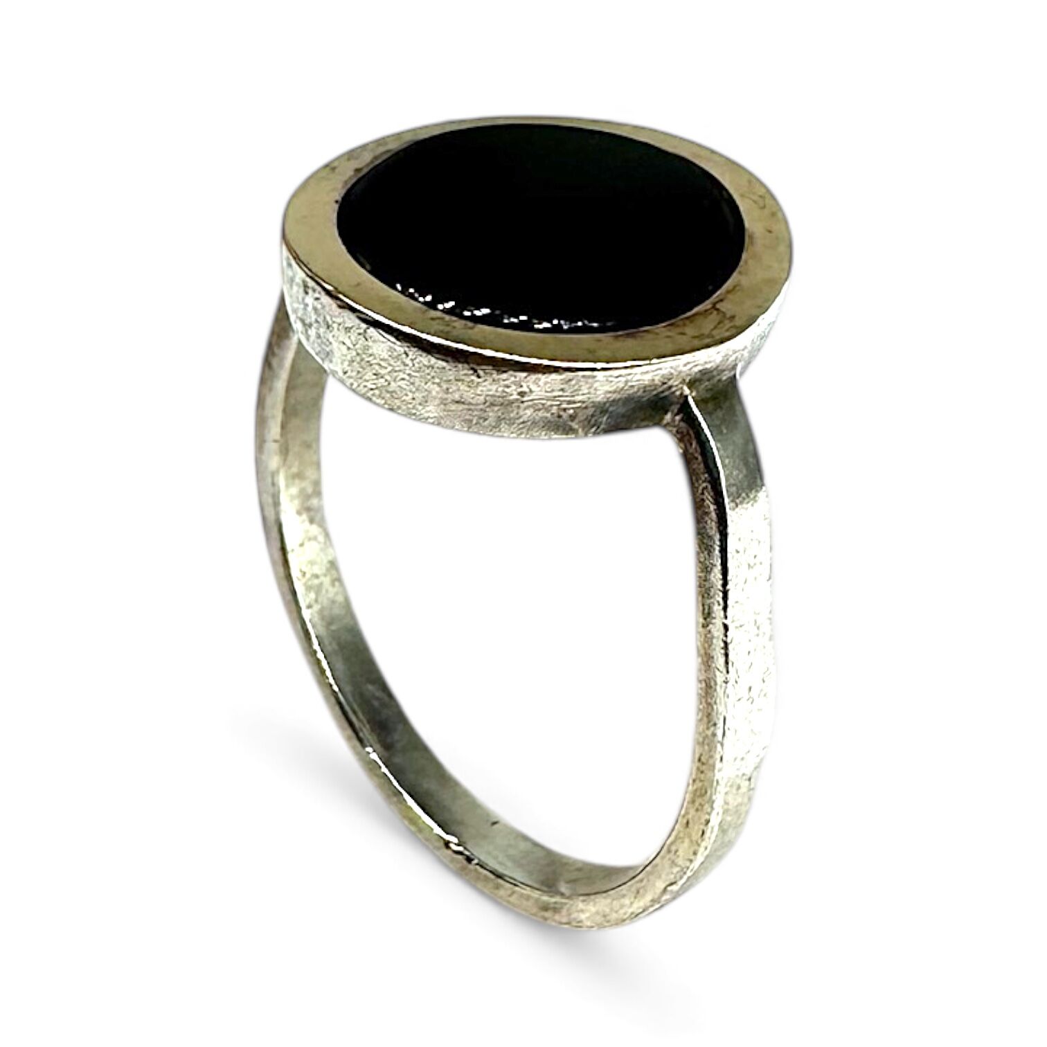 Срібна каблучка з емаллю