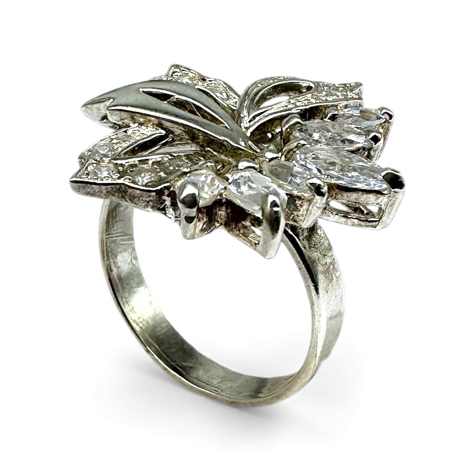 Серебряное кольцо с фианитами