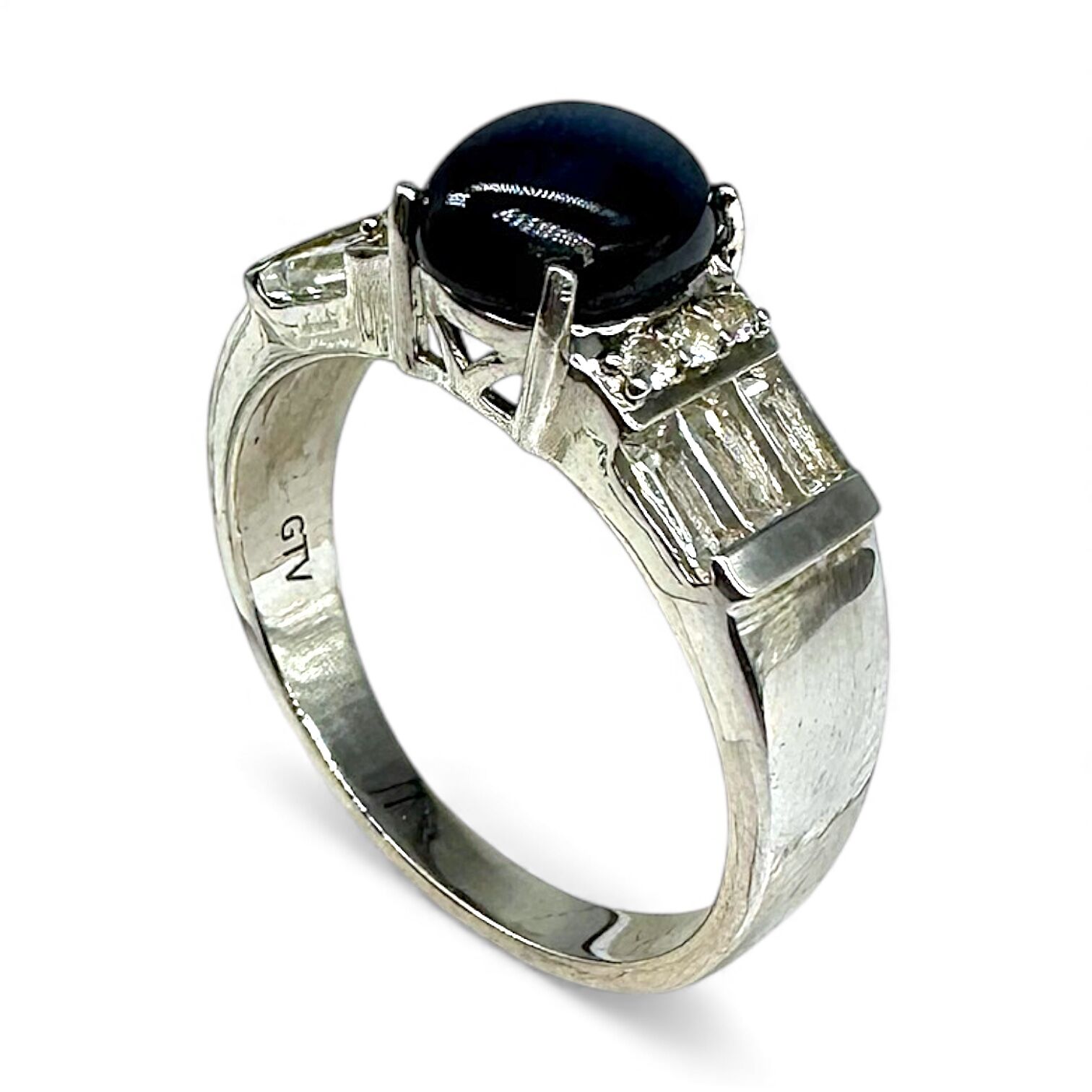 Срібна каблучка з сапфіром