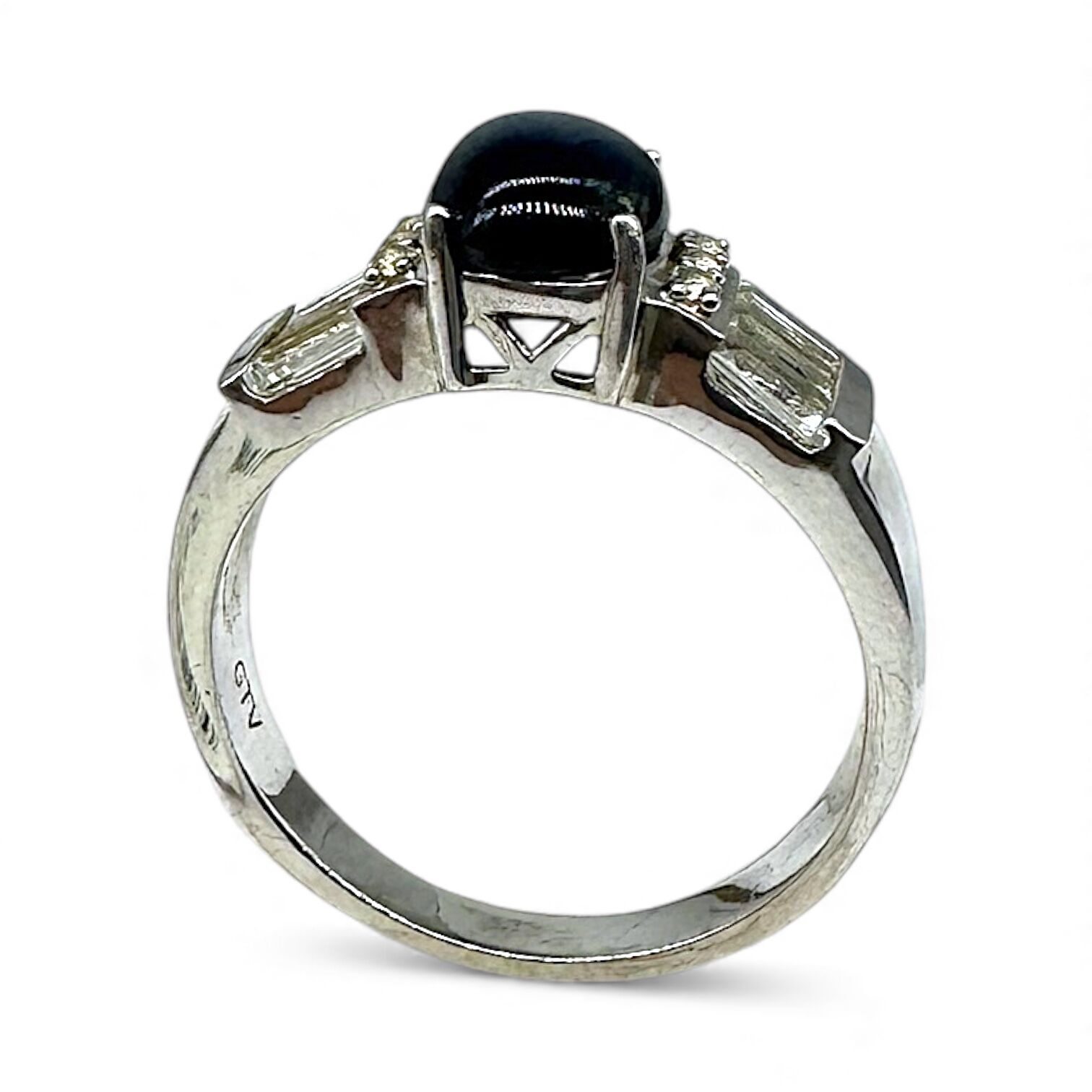 Срібна каблучка з сапфіром